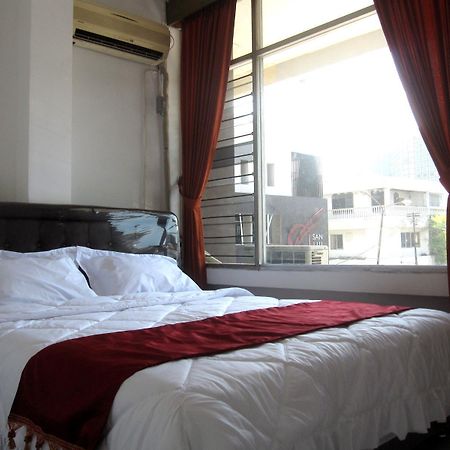 Providence Homestay Surabaya Kültér fotó