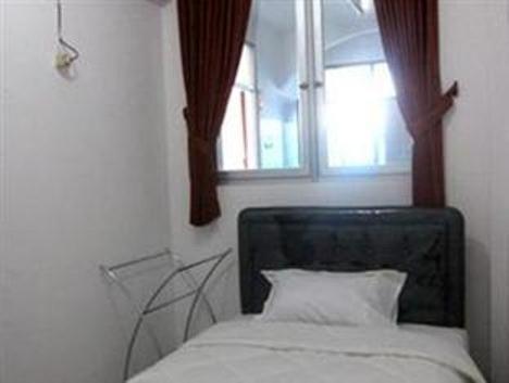 Providence Homestay Surabaya Szoba fotó